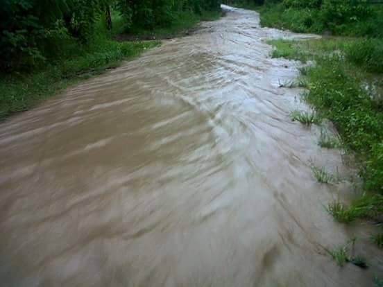 Diterjang Banjir, Kondisi Jalan Desa Tiniawangko Memprihatinkan